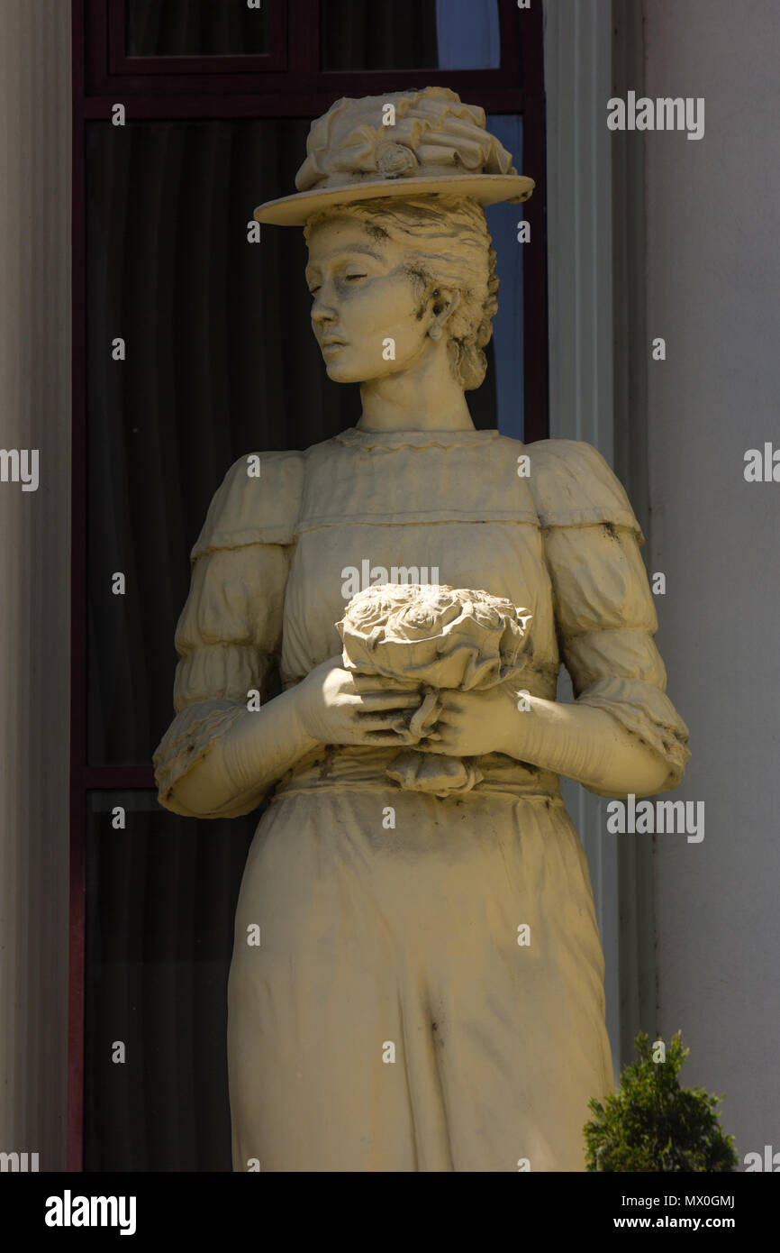 Statue außerhalb des Ministeriums für Auswärtige Angelegenheiten in Skopje, Republik Mazedonien Stockfoto