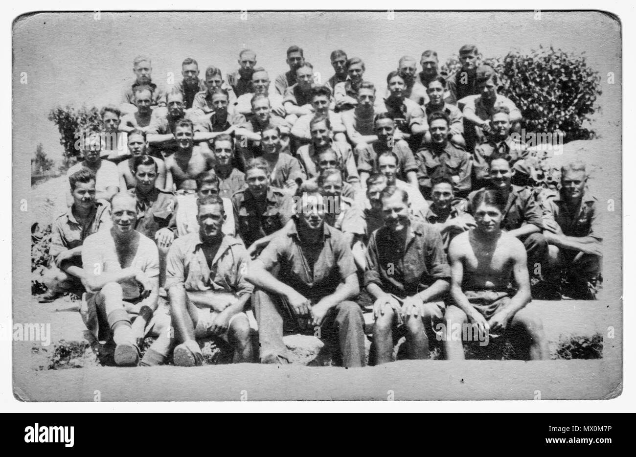 Erfasst Western Desert Campaign Soldaten hielten an einer italienischen Kriegsgefangenen (P.G 70) Transit Camp, Monte Urano Italien 1943, Zweiter Weltkrieg Stockfoto
