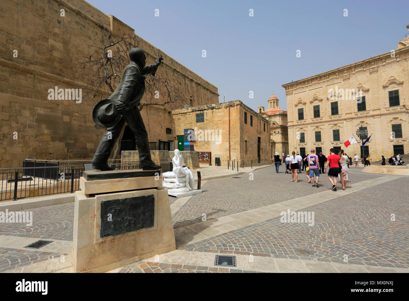 Sommer, der Auberge de Castille Gebäude, Merchants Street, Valletta, Malta. Stockfoto