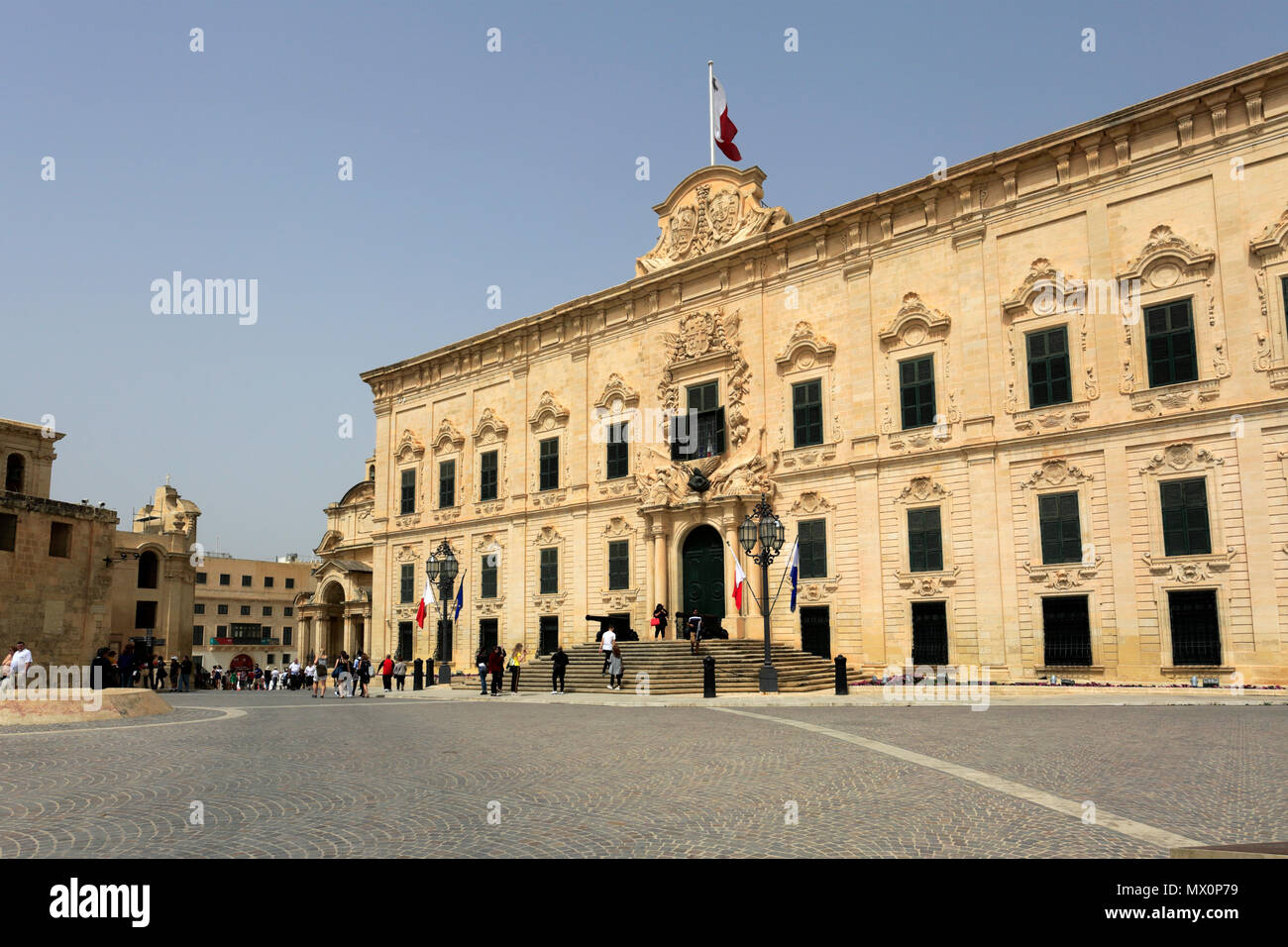 Sommer, der Auberge de Castille Gebäude, Merchants Street, Valletta, Malta. Stockfoto