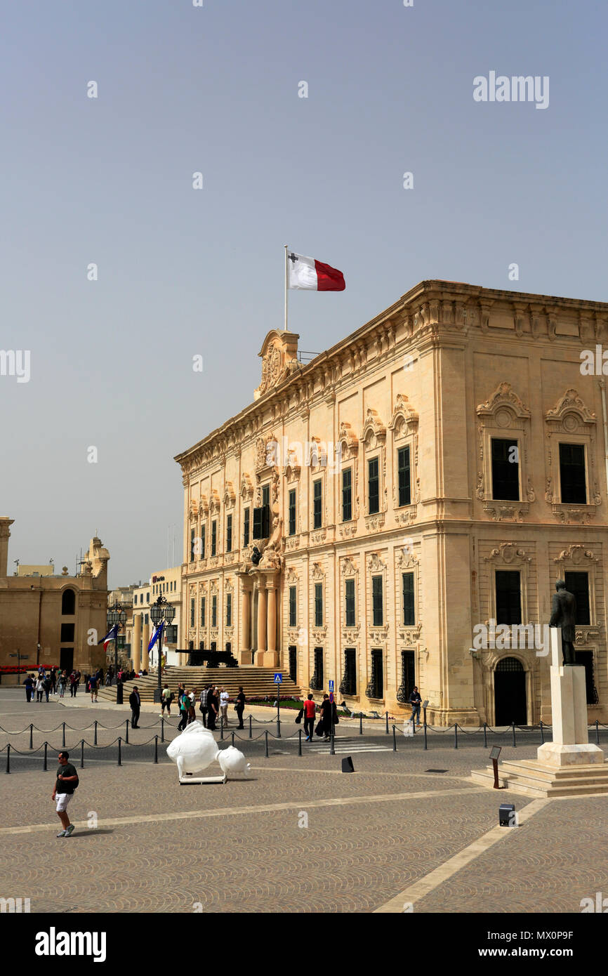 Sommer, der Auberge de Castille Gebäude, Merchants Street, Valletta, Malta. Stockfoto