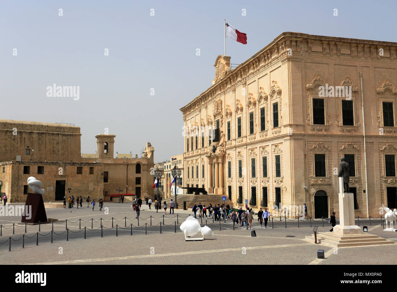 Sommer, der Auberge de Castille Gebäude, Merchants Street, Valletta, Malta. Stockfoto