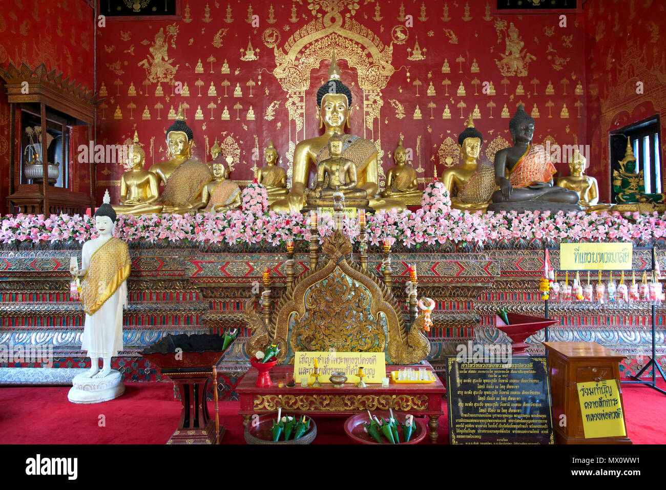 Altar buddhistischen Tempel Wat Duang Dee Chiang Mai Nordthailand Stockfoto