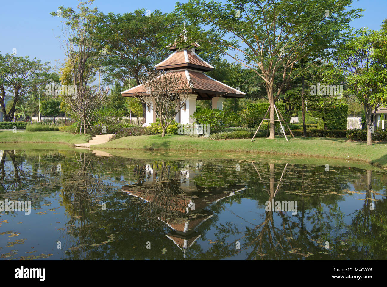 Kleine moderne Tempel in Chiang Mai, Nordthailand wider Stockfoto