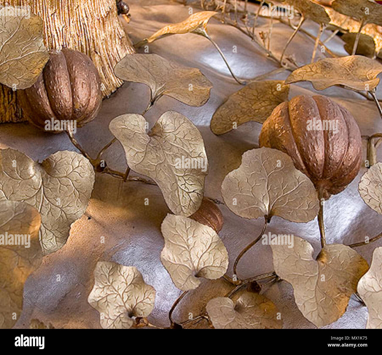 . Englisch: Der Pfau Uhr im Pavillon Halle der Eremitage, von James Cox 1772 konzipiert. Detail. 18. James Cox 474 Peacock. Detail Stockfoto