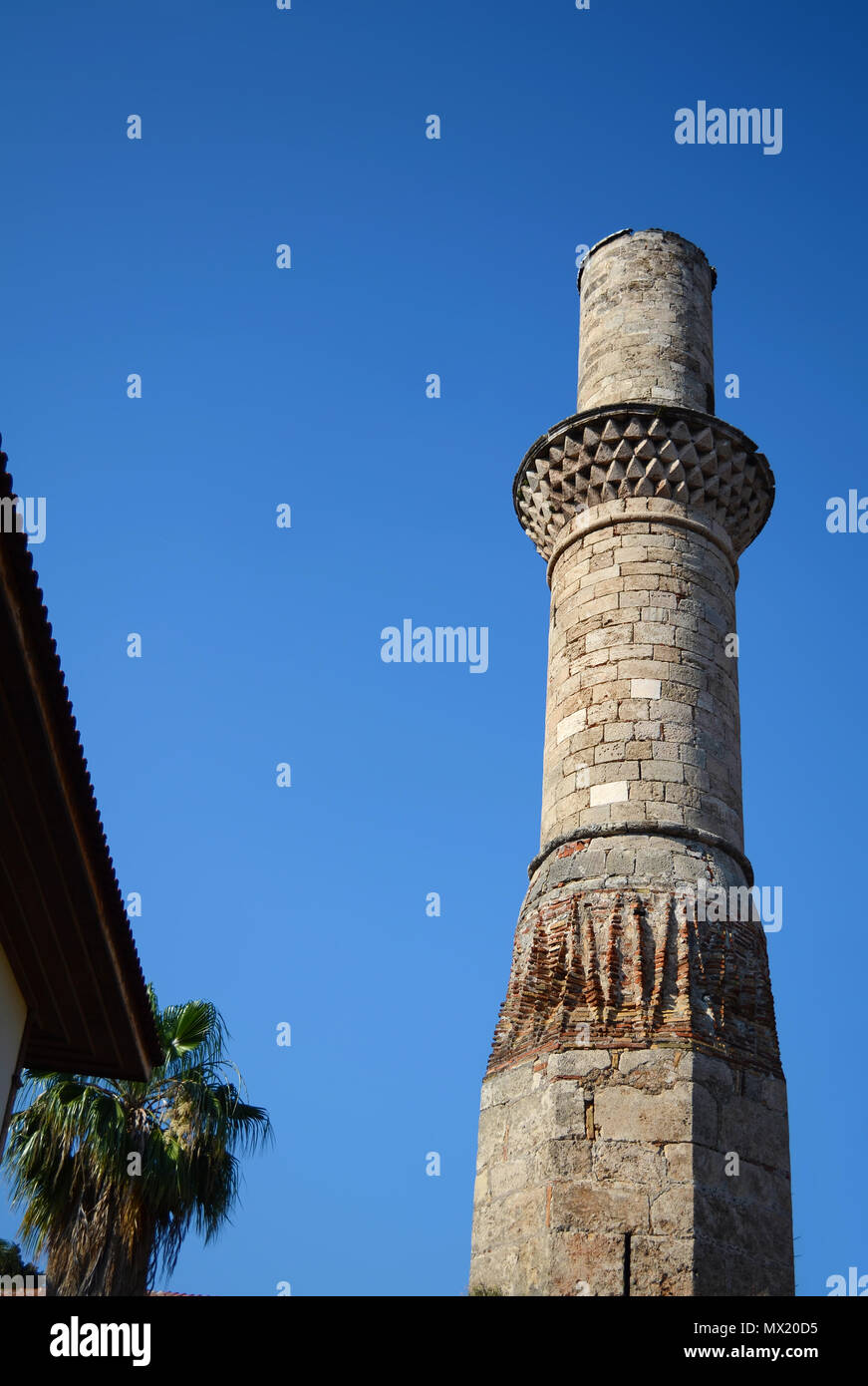 Minarett ohne oben im 13. Jahrhundert in der alten Bezirk in Antalya, Türkei. Stockfoto