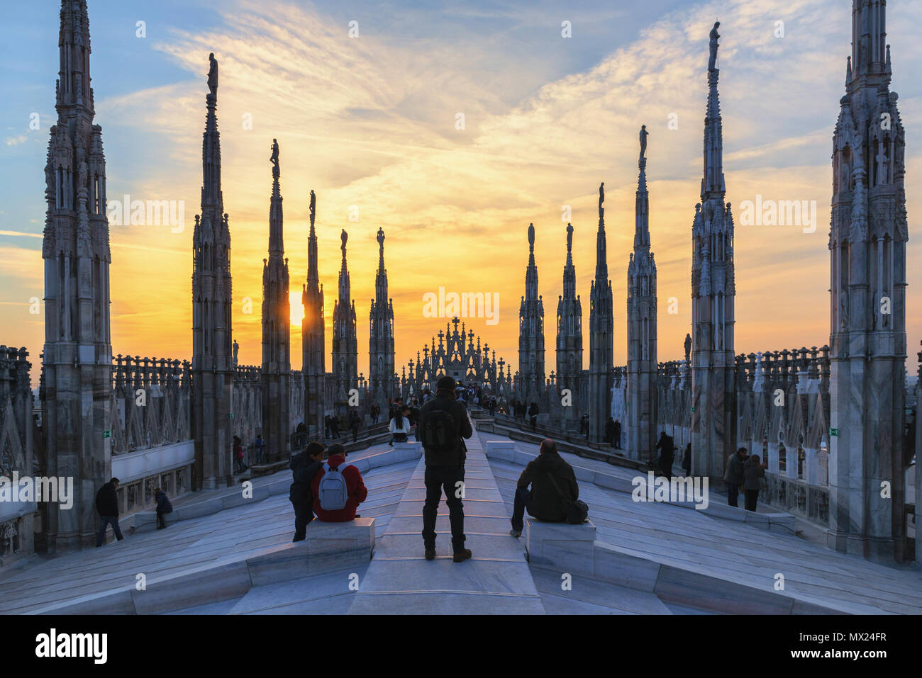 Sonnenuntergang auf der Oberseite des Milano Kathedrale Stockfoto