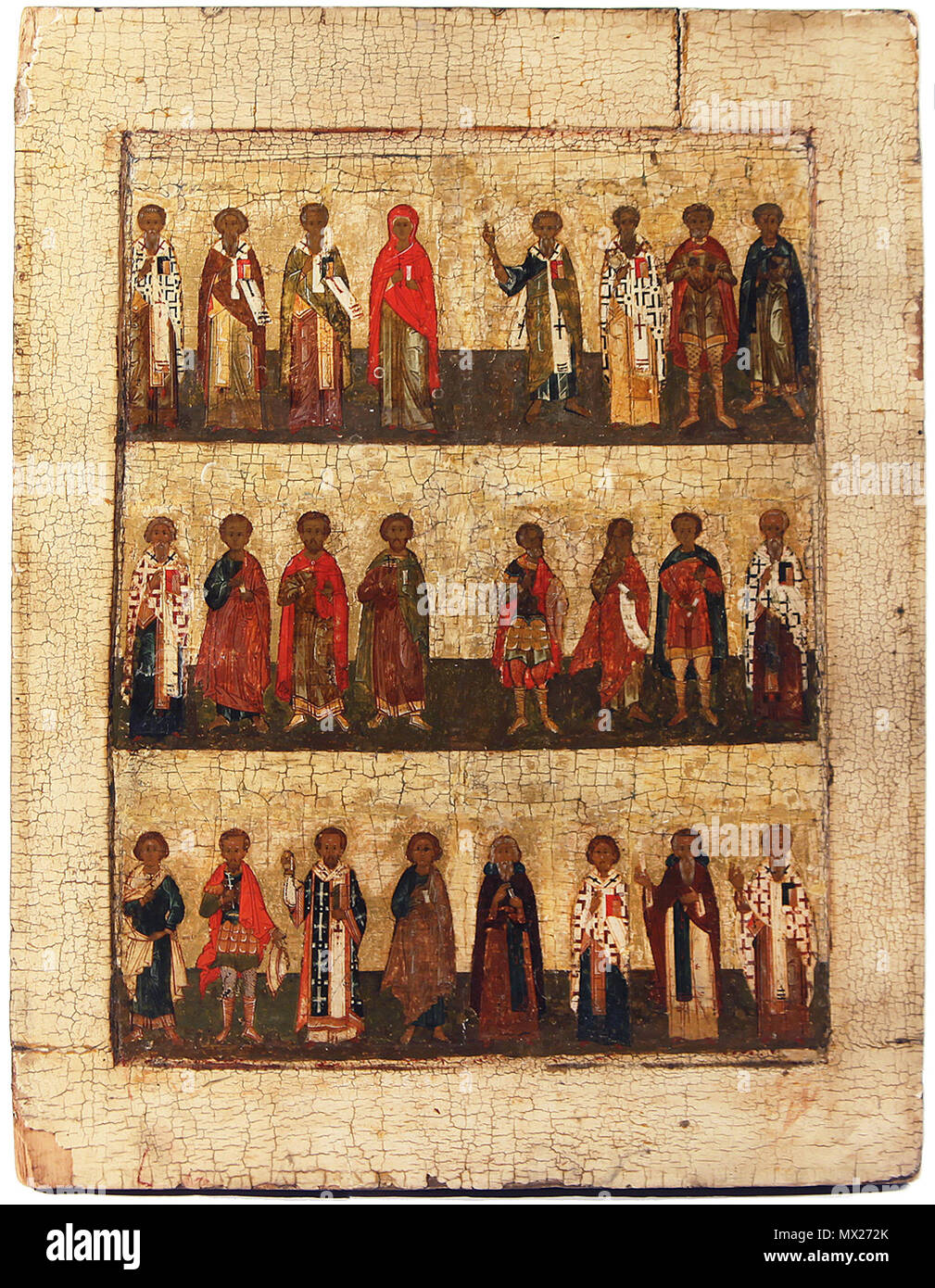 . Eine russische Symbol Kalender, TWER Schule aus dem 16. Jahrhundert mit 24 verschiedenen Heiligen einschließlich einiger Apostel, die in drei Reihen angeordnet. Eitempera, Blattgold und Gesso auf einer Holztafel mit kovcheg. Die Grenze mit eitempera und Gesso auf Leinwand auf einer Holztafel, die später hinzugefügt werden. 2 Legen Sie die Schienen auf der Rückseite. 47 x 34,7 cm. (18 1/2 x 13 3/4 in.). 16. Jahrhundert. Anonyme russische Ikone Maler (vor 1917) Public domain Bild (nach PD-RusEmpire) 412 Menalogical Symbol (Russland, Tver, 16 C. Priv.coll.) Stockfoto