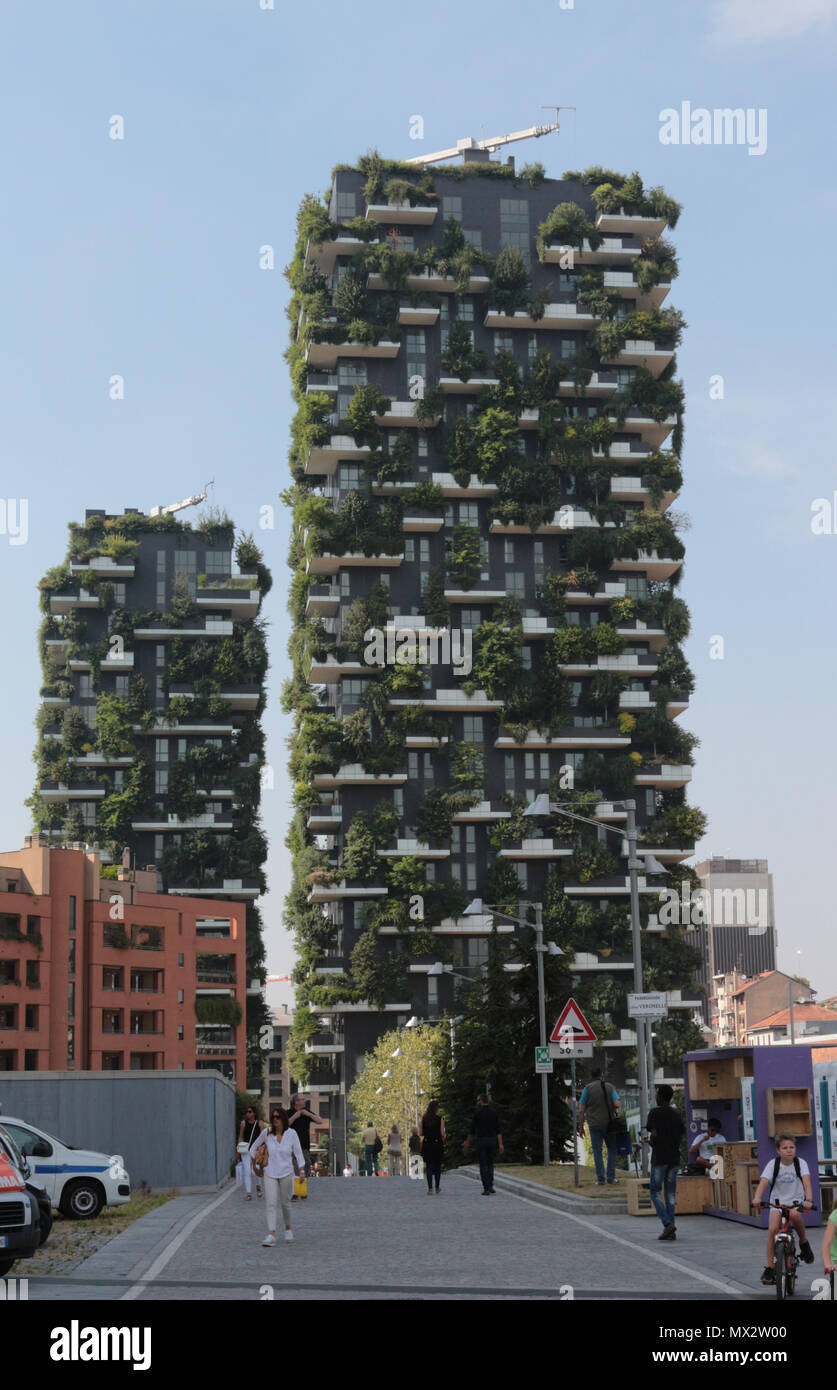 Mailand, Italien, 10. Juni 2017: Skyscraper vertikale Wald (vertikale Wald). Das Besondere an diesem Gebäude ist die Anwesenheit von mehr als 900 Baum Stockfoto