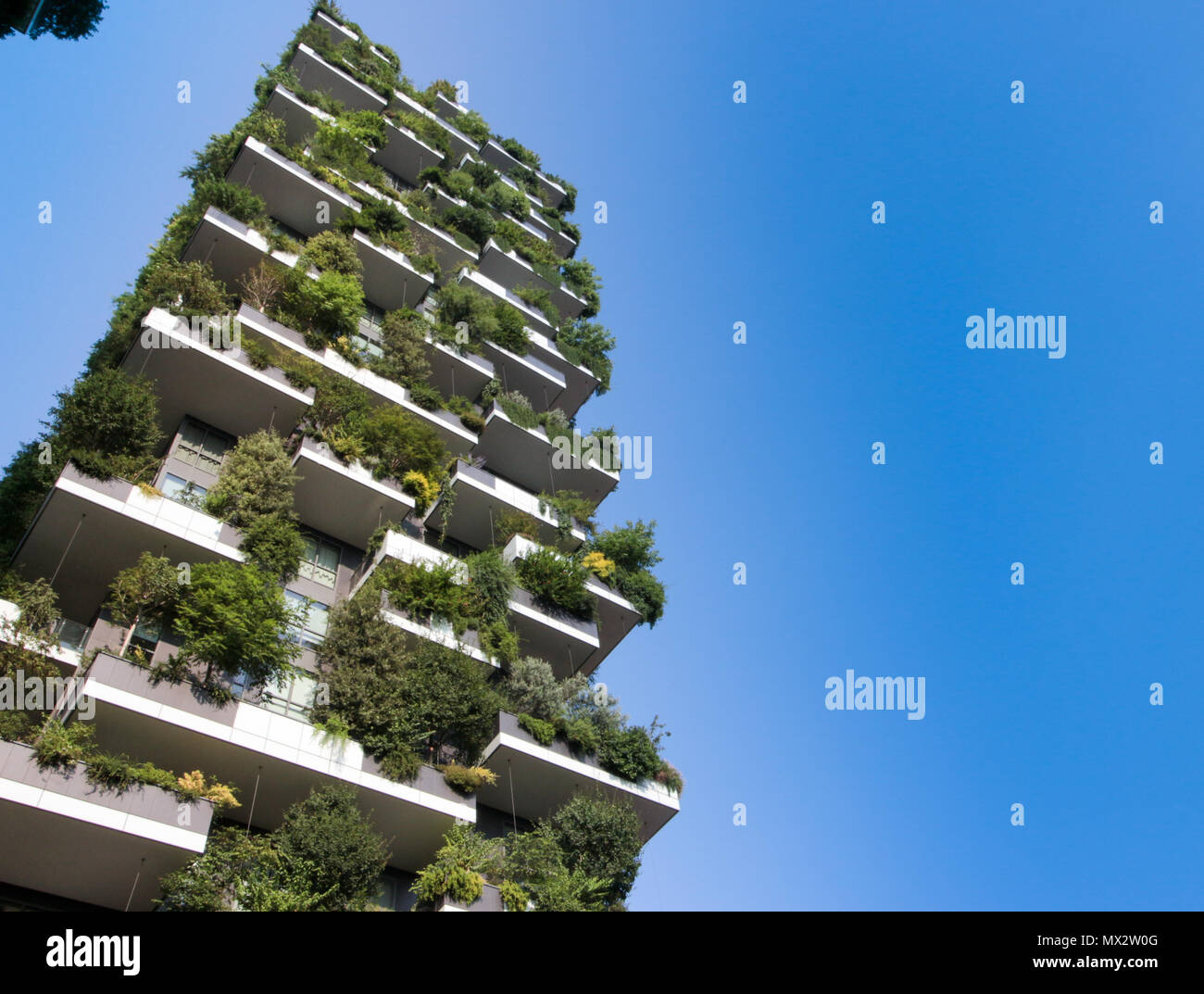 Mailand, Italien, 10. Juni 2017: Skyscraper vertikale Wald (vertikale Wald). Das Besondere an diesem Gebäude ist die Anwesenheit von mehr als 900 Baum Stockfoto