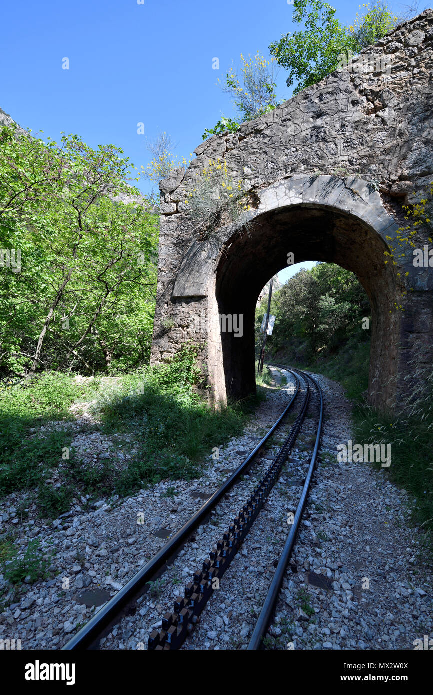 Die Zahnradbahn in Vouraikos Schlucht, Peloponnes, Griechenland Stockfoto