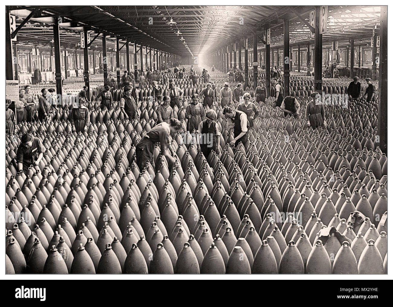 1. Weltkrieg Shells Amunition Factory Großbritannien die Chilwell Munitions-Abfüllfabrik, Großbritannien, 1. Weltkrieg Mehr als 19 Millionen Granaten wurden hier von 10,000 Arbeitern zwischen 1915 und 1918 während des 1. Weltkriegs mit Sprengstoff gefüllt. Die Fabrik füllte während des Ersten Weltkriegs, des Ersten Weltkriegs, mehr als die Hälfte aller britischen Granaten. Stockfoto