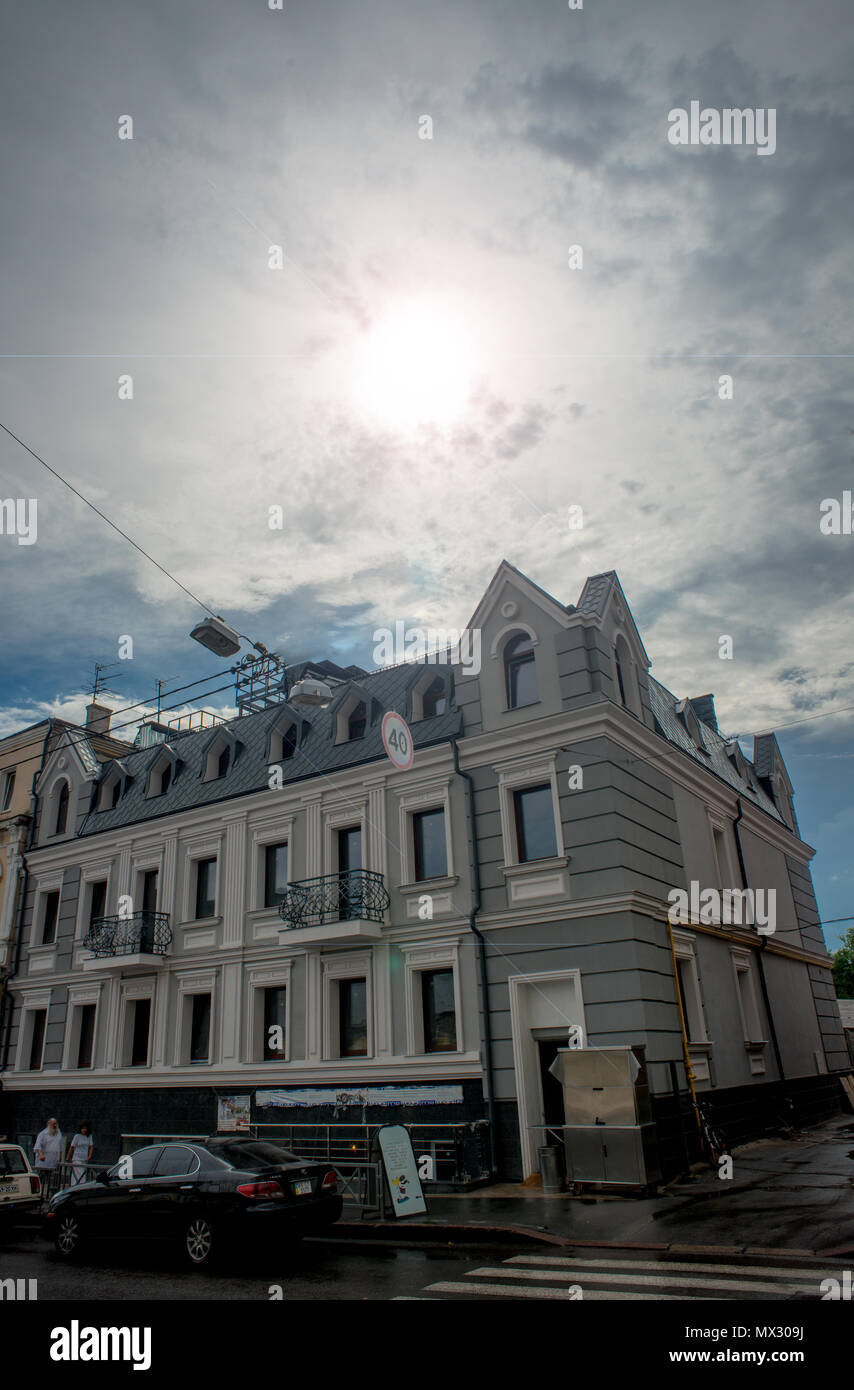 Charkiv, Ukraine. Das Gebäude an der Rymarska Straße, wo sich Kofein, eine berühmte Kaffeebar, befindet Stockfoto