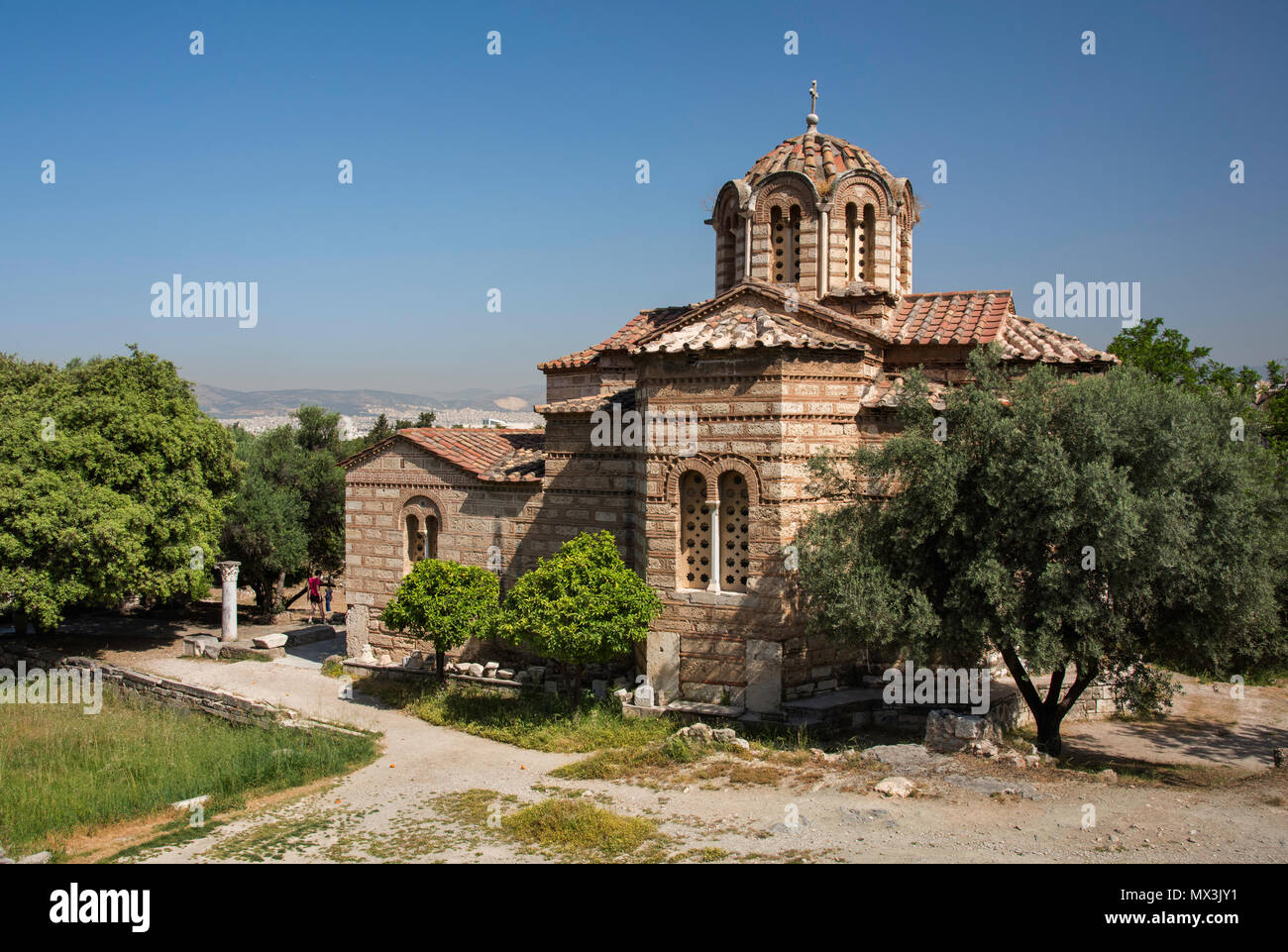Die Kirche der Heiligen Apostel, der auch als Apostel der Solaki bekannt ist, ist in der antiken Agora von Athen, Griechenland, neben der Stoa des Attalos Stockfoto