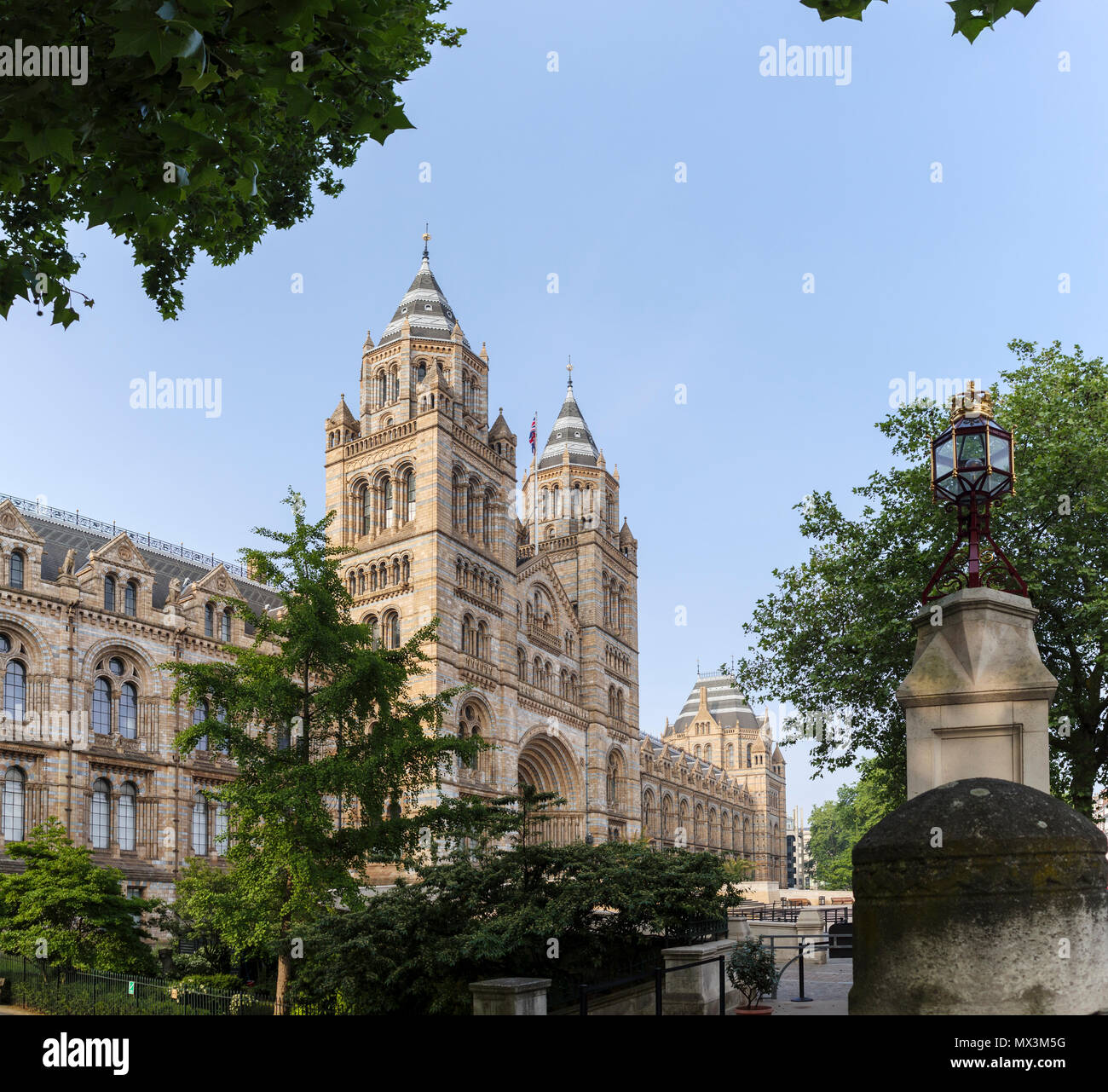 Führende touristische Attraktion: Die Außenseite des legendären Alfred Waterhouse Gebäude, das Natural History Museum, Cromwell Road, South Kensington, London SW7, Stockfoto