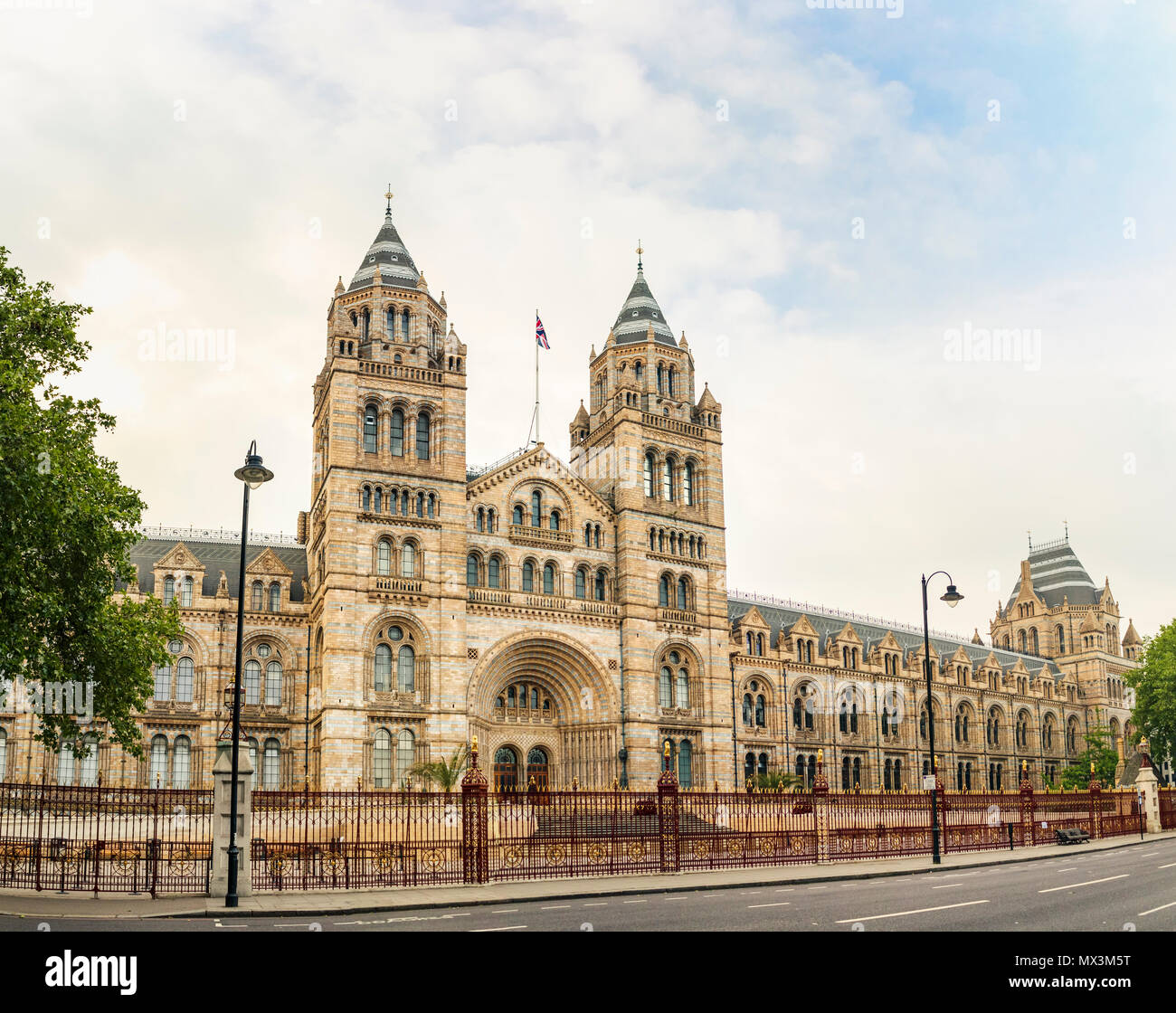Führende touristische Attraktion: Die Außenseite des legendären Alfred Waterhouse Gebäude, das Natural History Museum, Cromwell Road, South Kensington, London SW7, Stockfoto