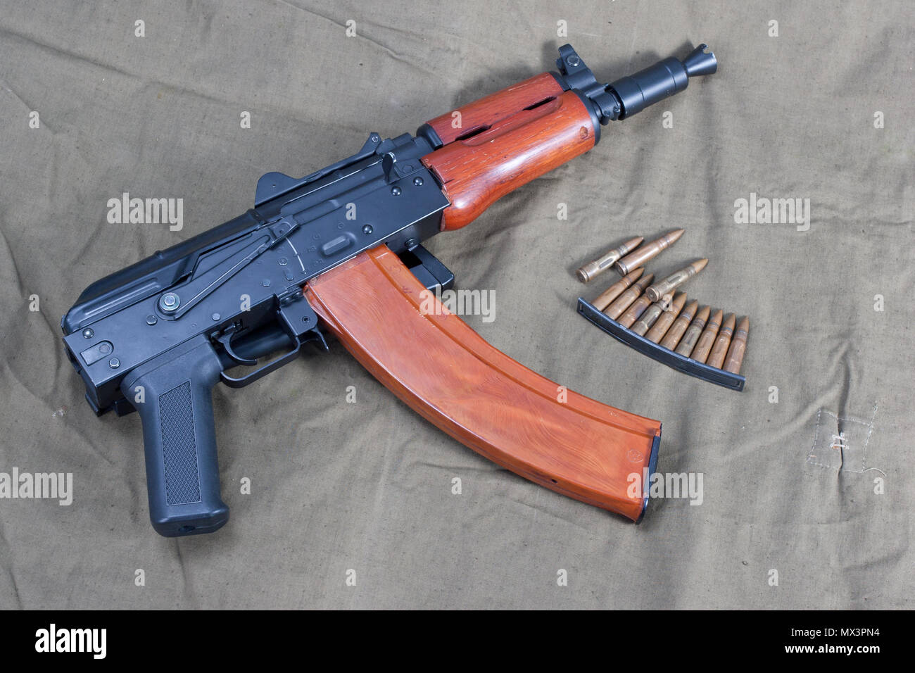 Bevorzugte Waffe Osama Bin Laden Kalashnikov Aks74u Auf Weissem Hintergrund Stockfotografie Alamy