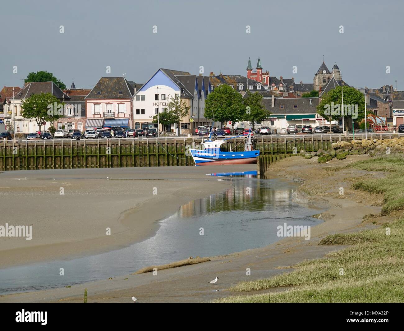 Die nördliche Dorf Le Crotoy, Frankreich, auf die Bucht de Somme, bei Ebbe. Stockfoto