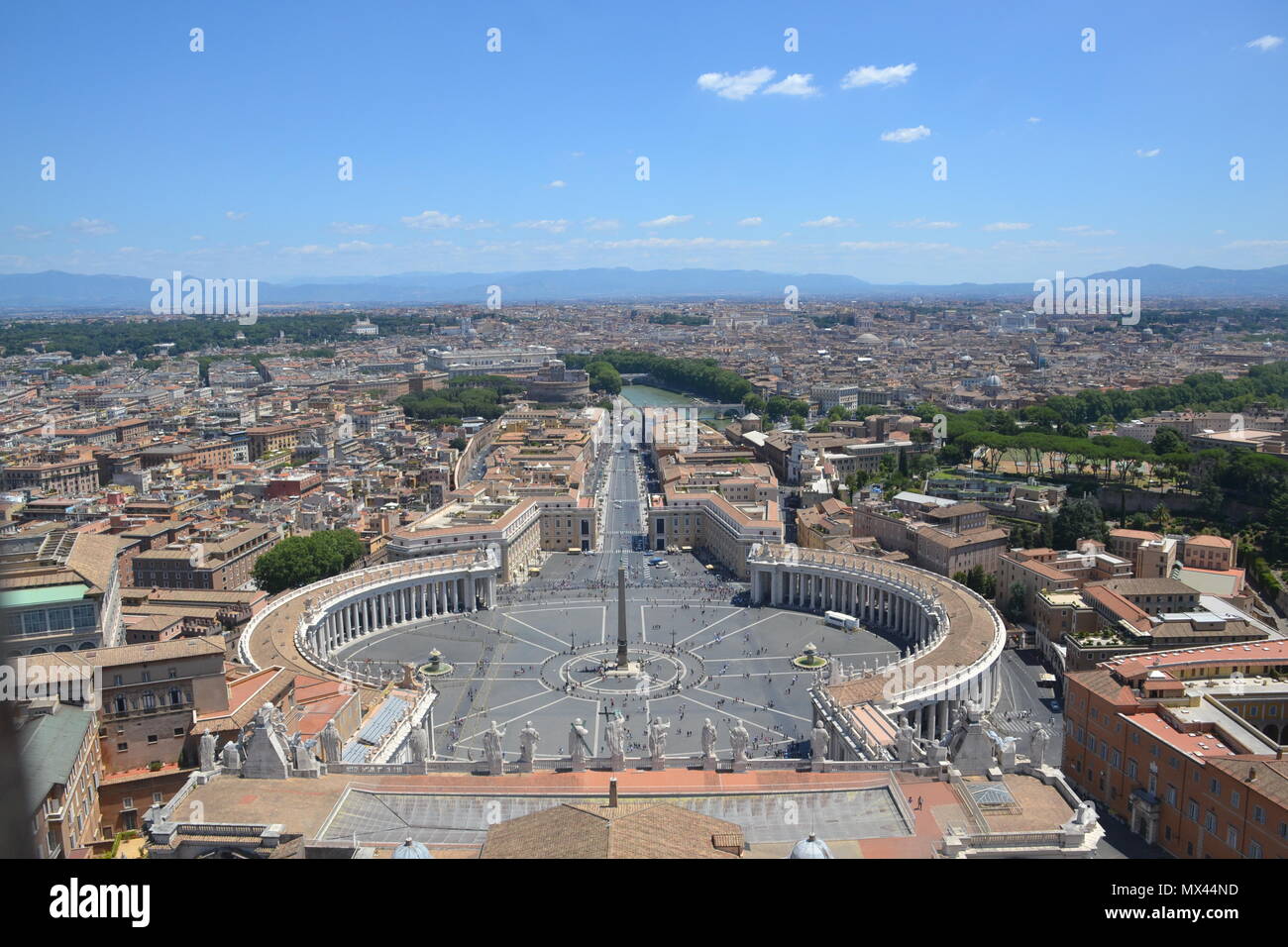 Vista de la Plaza San Pedro desde lo Alto de La Cúpula de La Basílica de San Pedro Stockfoto