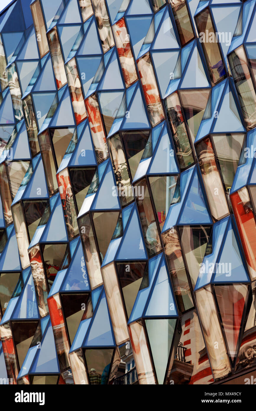 Ein facettiertes Glas rautenförmigen Fassade. London Stockfoto