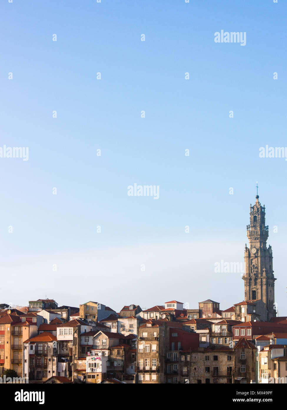 Porto Skyline im Hintergrund Stockfoto