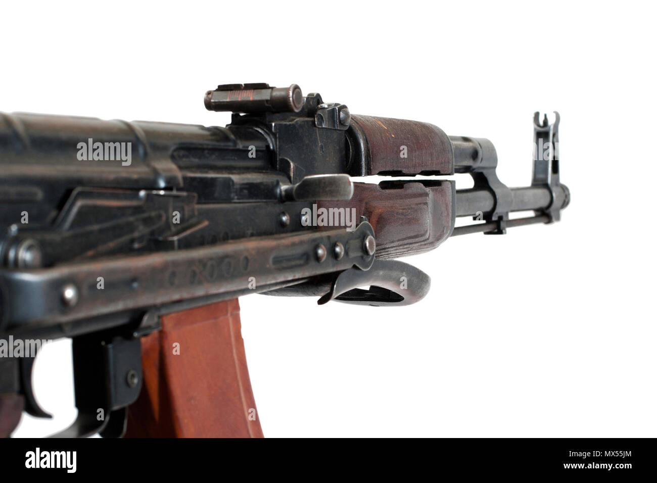 Nahaufnahme der Avtomat Kalashnikova auf Weiß Stockfoto
