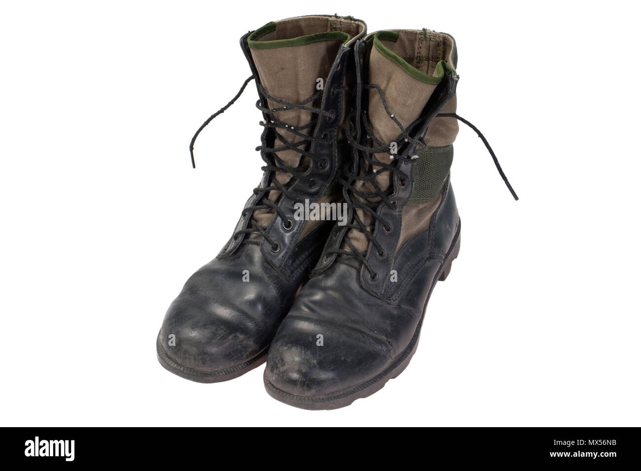 Alte gebrauchte Dschungel stiefel Vietnam Krieg isoliert Schwarze alte Bekämpfung Militär Stiefel isolierten auf