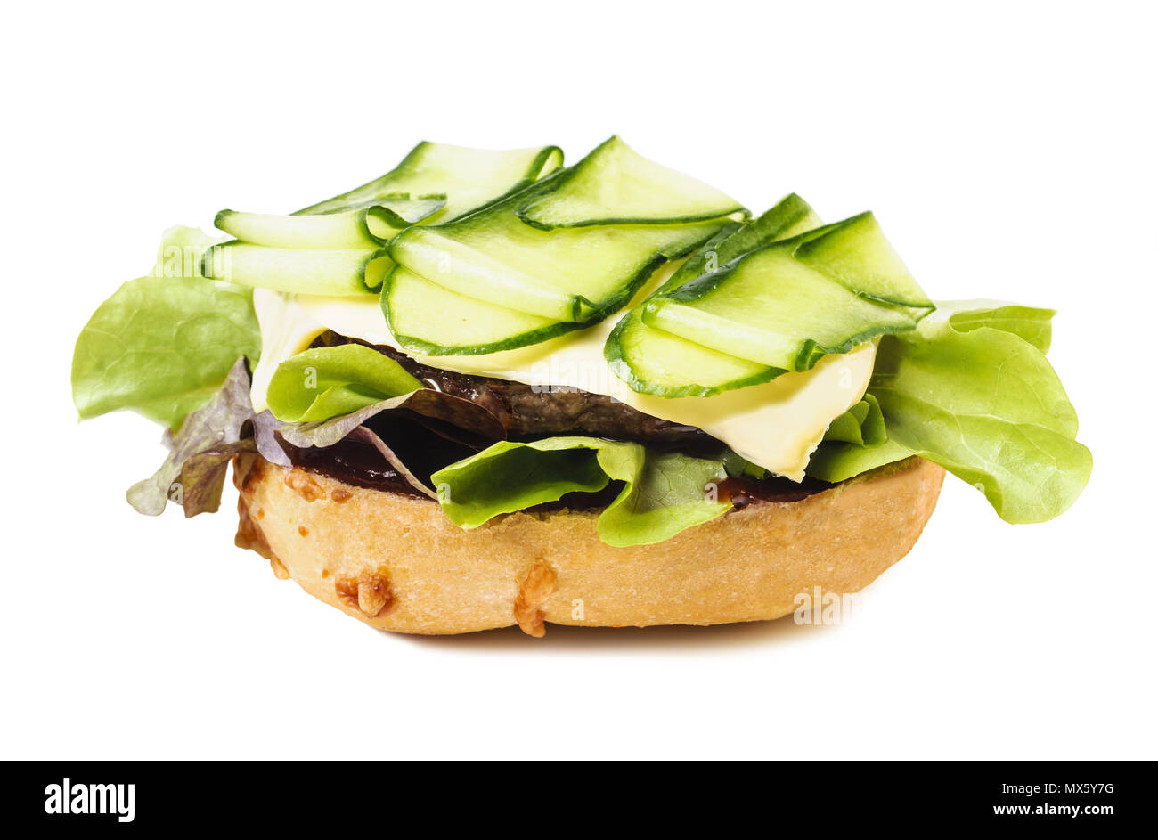 Burger-Zutaten isoliert auf weißem Hintergrund, Verfahren zur Herstellung von hamburger Stockfoto