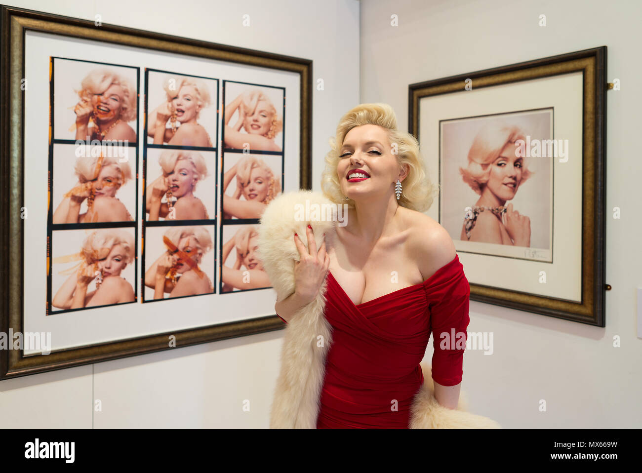 Bury St Edmunds, Großbritannien. 2 Jun, 2018. Suzie Kennedy den weltweit führenden Marilyn Monroe Hommage Künstler die "Zeitlose" Ausstellung im Moyses Hall, Bury St Edmunds, die atemberaubende Bilder von Marilyn Monroe's frühesten Tagen beinhaltet als Modell, Hinter-den-Kulissen Aufnahmen von Ihrem Film - Arbeit, atemberaubende Lage und die Arbeit im Studio und gefühlvolle Candid Bilder, präsentieren Ihre wahre Persönlichkeit in eine einzigartige und faszinierende Art und Weise öffnet. Credit: Keith mindham/Alamy leben Nachrichten Stockfoto