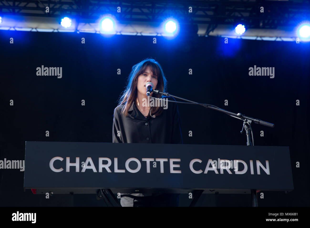 Toronto, Kanada. Juni 2018 02. Kanadische singer-songwriter Charlotte Cardin führt an die 2018 Field Trip Music & Arts Festival in Toronto, Kanada. Credit: topconcertphoto/Alamy leben Nachrichten Stockfoto