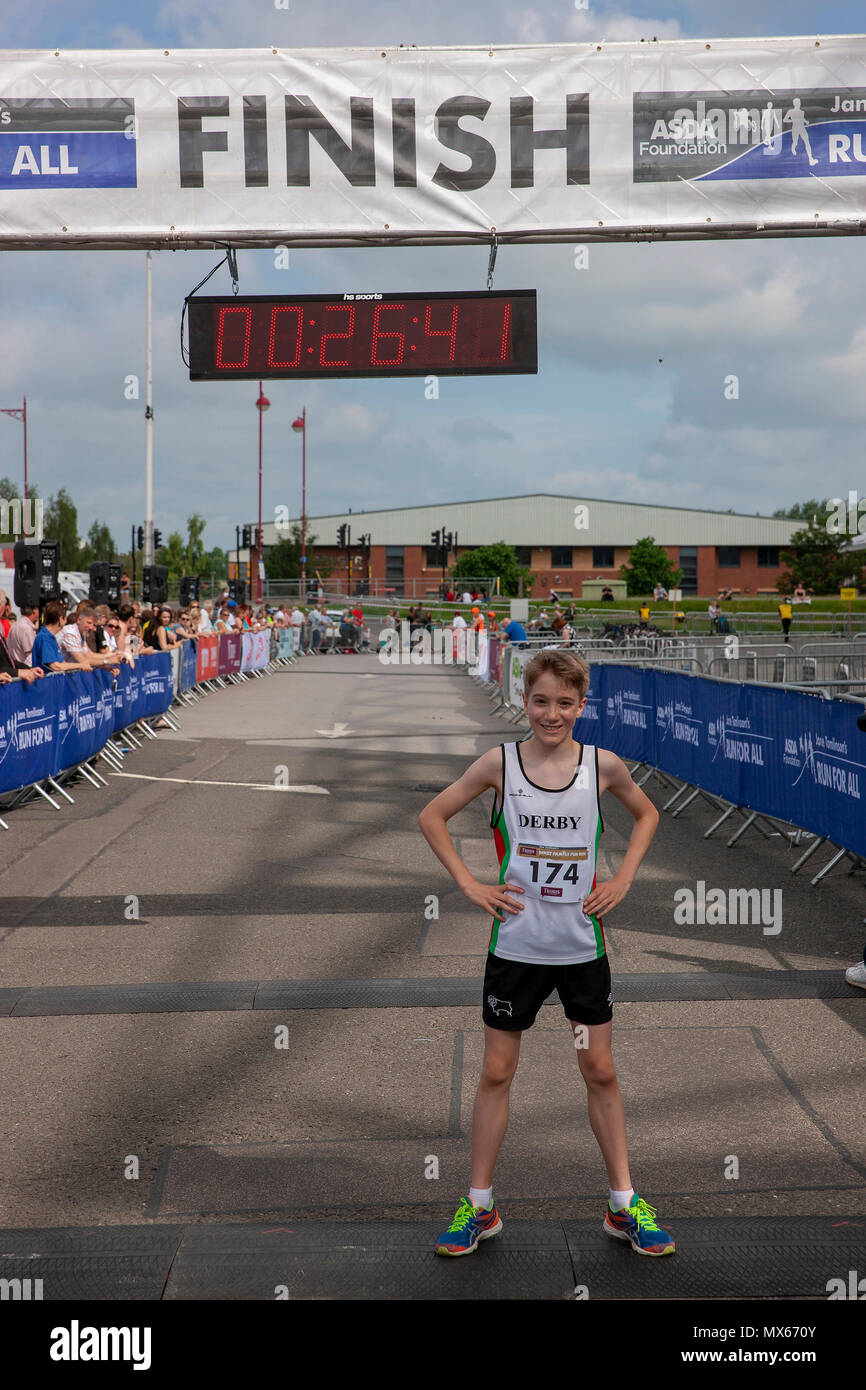 Derby, Vereinigtes Königreich, 3. Juni 2018: Runner Nr. 174 James Rouse, die 3. in der Asda FoundationFamily Fun Run, Kredit: Gareth Tibbles Credit: Gareth Tibbles/Alamy Live Nachrichten kamen Stockfoto