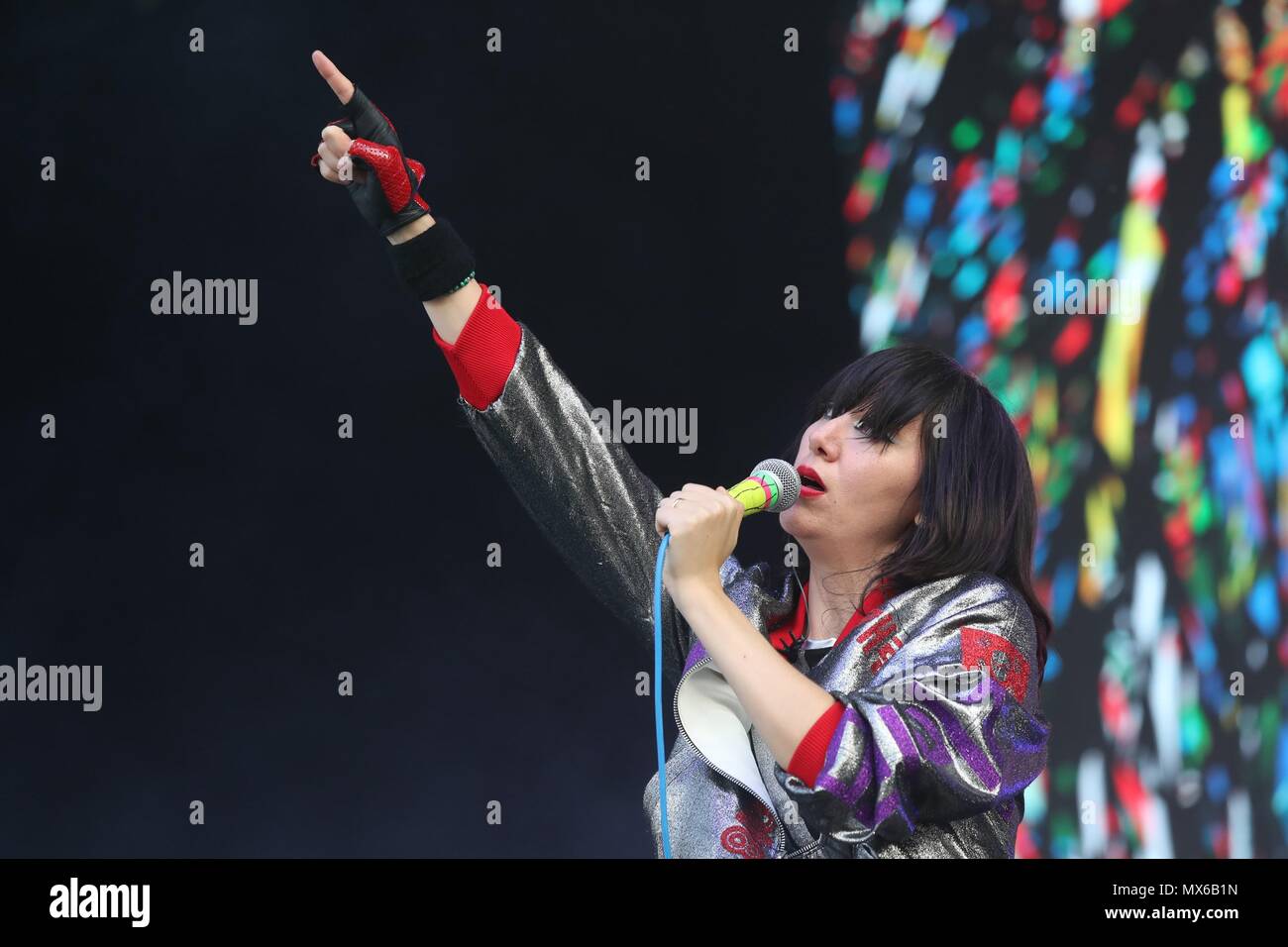 New York, NY, USA. 1. Juni 2018. Karen O und den Yeah Yeah Yeahs auf der Bühne für 2018 Governors Ball Musik Festival - FRI, Randall's Island Park, New York, NY, 1. Juni 2018. Bild: Rob Kim/Everett Collection/Alamy leben Nachrichten Stockfoto