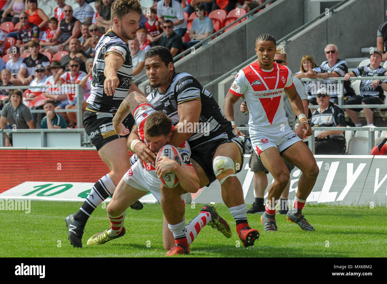 St Helens, Großbritannien. 3 Jun, 2018. Sonntag, den 3. Juni 2018, total Gottlosen Stadium, St Helens, England; Ladbrokes Challenge Cup des Gesamtwettbewerbs, St Helens v-Rumpf FC; Mark Percival von St Helens Kerben versuchen Credit: Aktuelles Bilder/Alamy leben Nachrichten Stockfoto