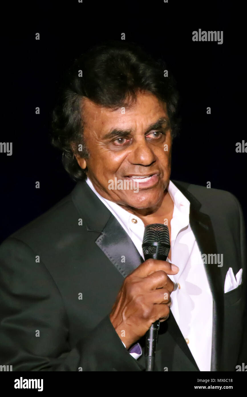 Atlantic City, NJ, USA. 2. Juni 2018. Atlantic City, NJ: Juni 2, 2018 - Johnny Mathis führt seine Reihe von Hits mit seinem schlagersänger Style Voice im Golden Nugget, Atlantic City, zur Freude seiner Fans bei den 'alten'' Publikum. Credit: Donald Kravitz/ZUMA Draht/Alamy leben Nachrichten Stockfoto