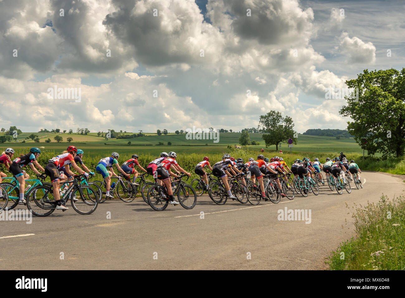 Rutland, UK. 3. juni 2018: Großbritannien längsten Zyklus der Frauen Rennen einen einzigartigen und schwierigen Tag Radrennen für Frauen racing um Dörfer und Städte in der Nähe von Oakham und Melton Mowbray in Rutland, Großbritannien. Der "International Women's Kreislauf Classic jetzt ist das 3. Jahr. © clifford Norton Alamy Leben Nachrichten. Stockfoto