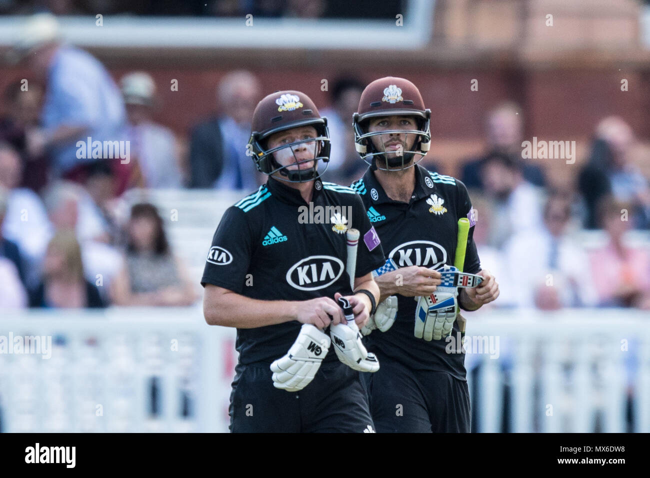 London, Großbritannien. 3. Juni, 2018. Ollie Papst, 57 nicht aus (links) und Ben Foakes, 86, Surrey im Fahrersitz schlagen gegen Middlesex im Royal London eintägiger Pokalspiel an den Lords. Quelle: David Rowe/Alamy leben Nachrichten Stockfoto