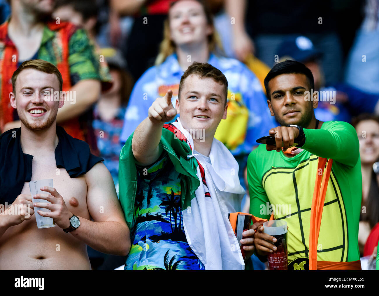 London, Großbritannien. 3 Jun, 2018. Die Fans während der HSBC World Rugby Sevens Serie London, Twickenham Stadium am Sonntag, den 03. Juni 2018. ENGLAND, LONDON. Credit: Taka G Wu Credit: Taka Wu/Alamy leben Nachrichten Stockfoto