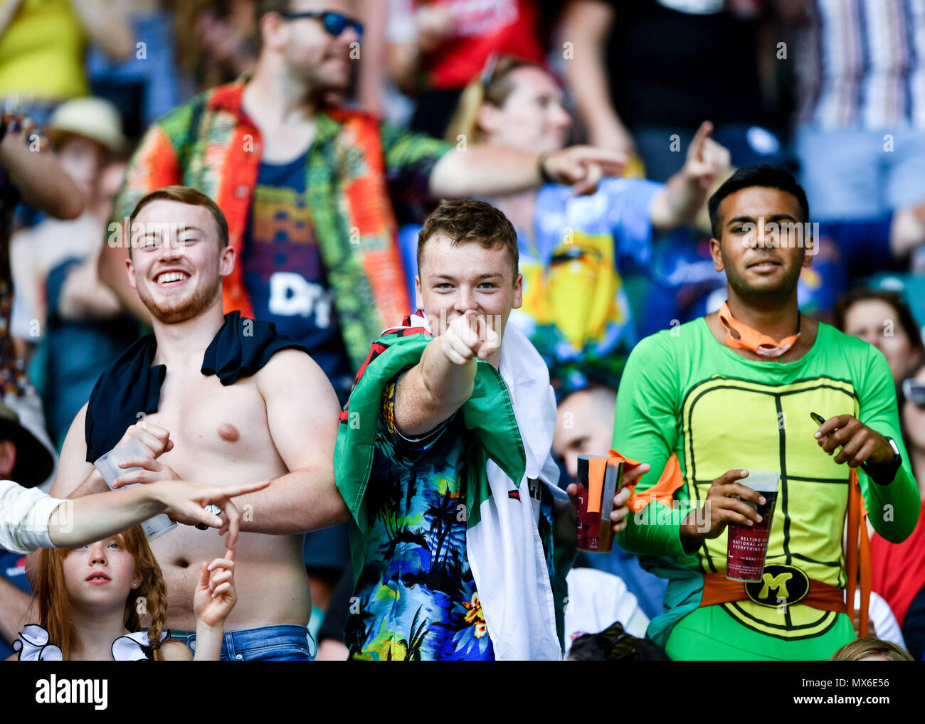 London, Großbritannien. 3 Jun, 2018. Die Fans während der HSBC World Rugby Sevens Serie London, Twickenham Stadium am Sonntag, den 03. Juni 2018. ENGLAND, LONDON. Credit: Taka G Wu Credit: Taka Wu/Alamy leben Nachrichten Stockfoto