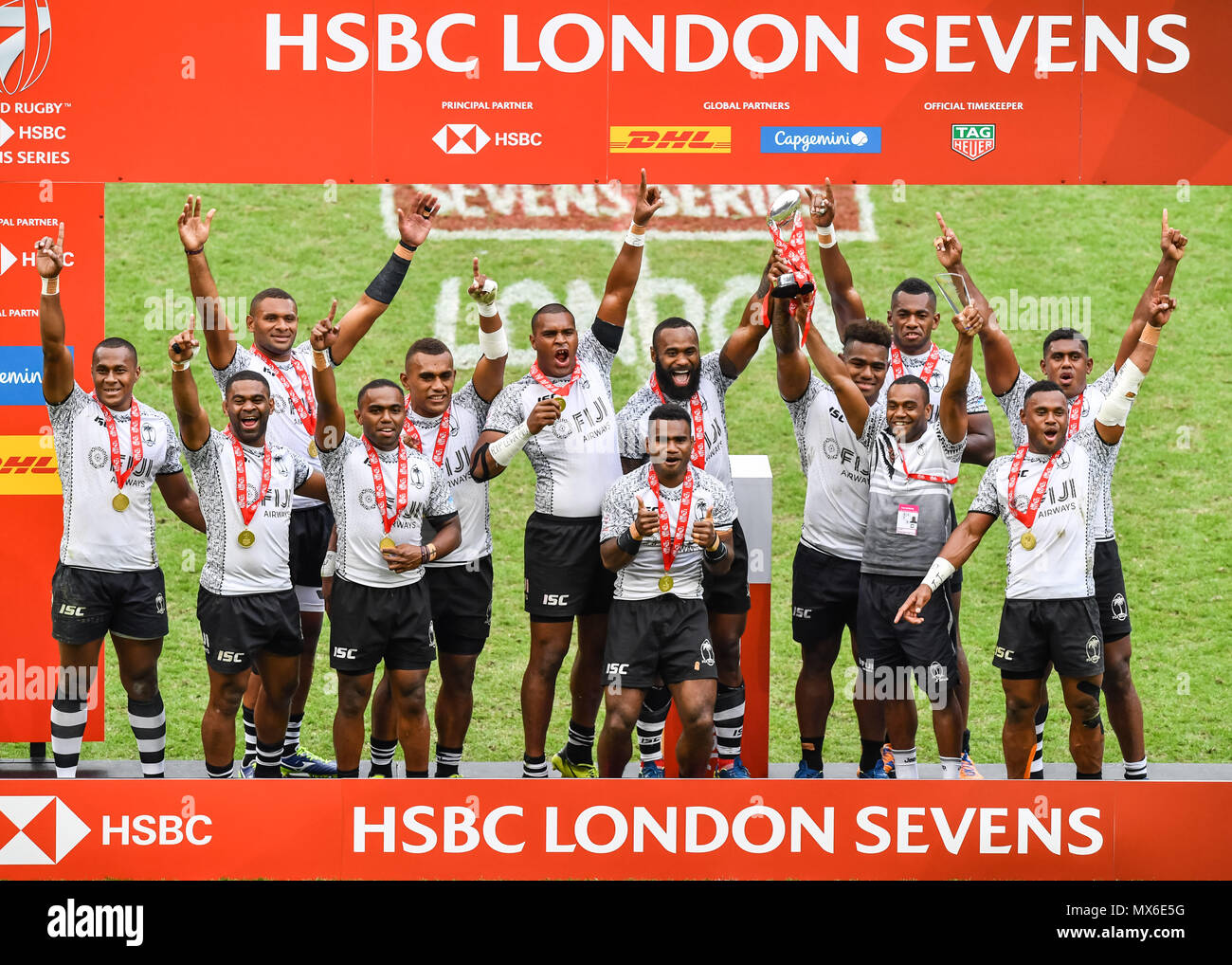 London, Großbritannien. 3 Jun, 2018. Fidschi 7 s gewann die Endrunde an Gewinner Darstellung nach dem abschließenden Spiel - Fidschi Südafrika während HSBC World Rugby Sevens Serie London, Twickenham Stadium am Sonntag, den 03. Juni 2018 vs. ENGLAND, LONDON. Credit: Taka G Wu Credit: Taka Wu/Alamy leben Nachrichten Stockfoto