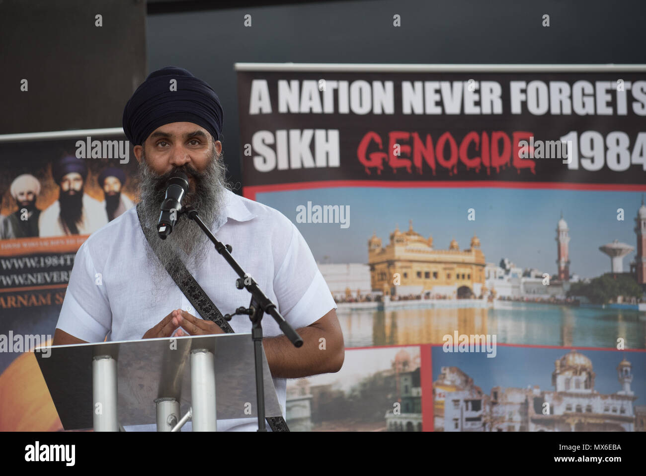 London, Großbritannien. 3 Jun, 2018. Tausende Rally auf dem Trafalgar Square in London am 3. Juni 2018, für die jährliche Erinnerung 1984 Sikh Völkermord durch die indische Armee "Operation Blue Star' Mastermind von der MI5 schlachtet Tausende von unbewaffneten Sikh Männer, Frauen und Kinder und Vergewaltigung. Die Sikh bemüht, Gerechtigkeit" nie vergessen' von der indischen Regierung, in der Tat, die Sikh weiterhin vor der Unterdrückung durch die Indischen durch diesen Tag und Nachfrage Khalistan Freiheit ein unabhängiger Staat. Credit: Siehe Li/Alamy leben Nachrichten Stockfoto