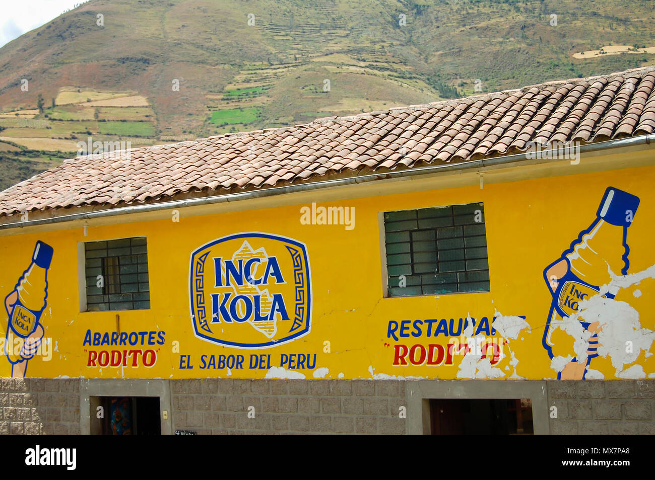 CUZCO, PERU - 1. Mai 2009: Inca Kola Marke ist ein alkoholfreies Getränk, dass in Peru im Jahre 1935 durch eine britische Einwanderer erstellt wurde. Stockfoto