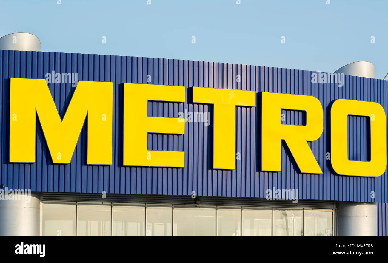 Metro Cash und Logo SB-Warenhaus Bukarest, 21. Mai 2018 durchführen Stockfoto