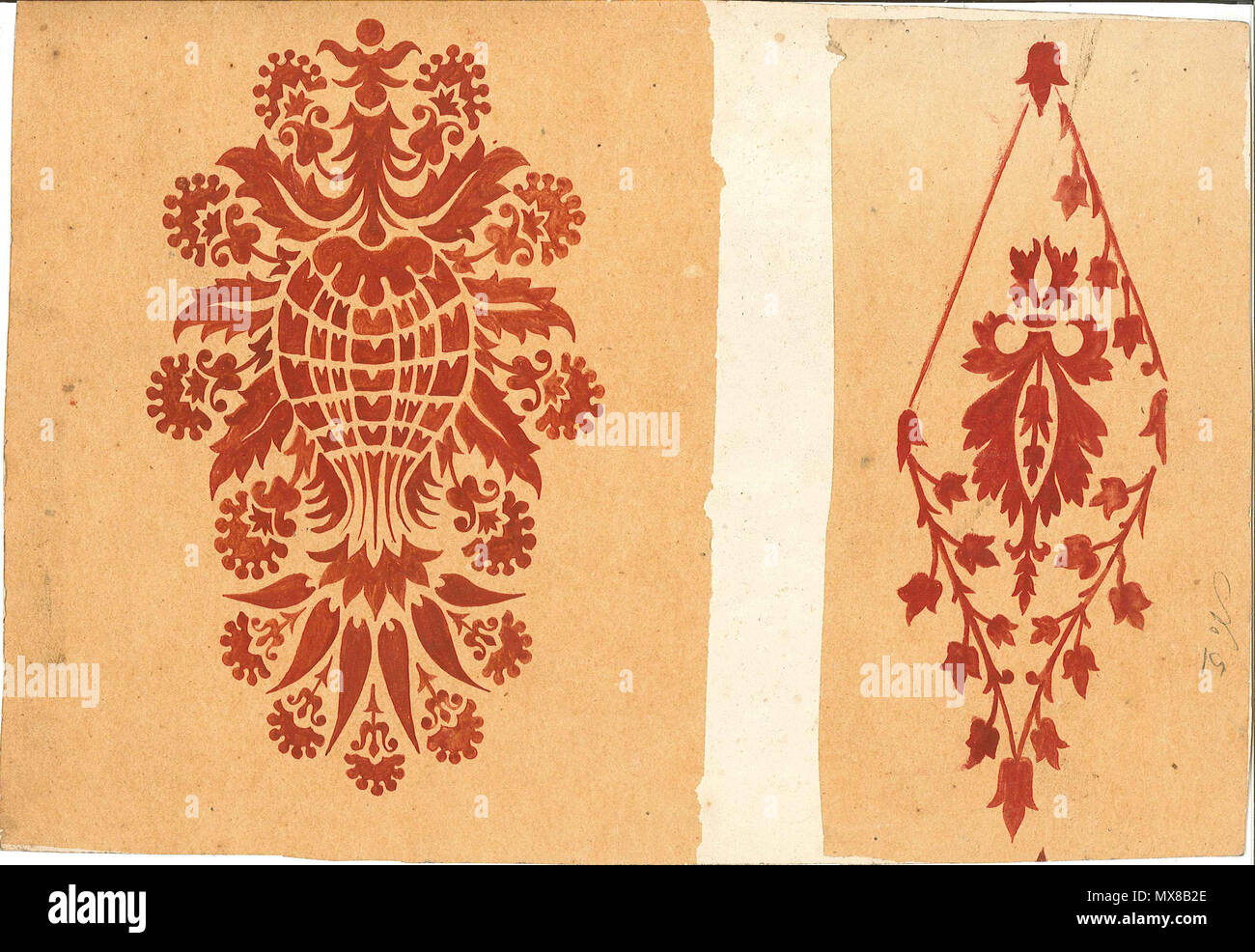 . Nederlands: Florale motieven, zoals bladranken, en ook andere decoratieve Elementen in rood. Dezelfde motieven staan ook op-BR0437-w. Met potlood ist bovenaan geschreven: Nr. 5. Er wird een Dunne geelbruine papiersoort geplakt über een dikkere papierlaag. 31,7 × 12,4 × 22 cm (8.6 in). Roermond, Cuypershuis. zwischen 1850 und 1900. Anonym 161 Design für florale Muster cuypershuis BR0437 AC Stockfoto