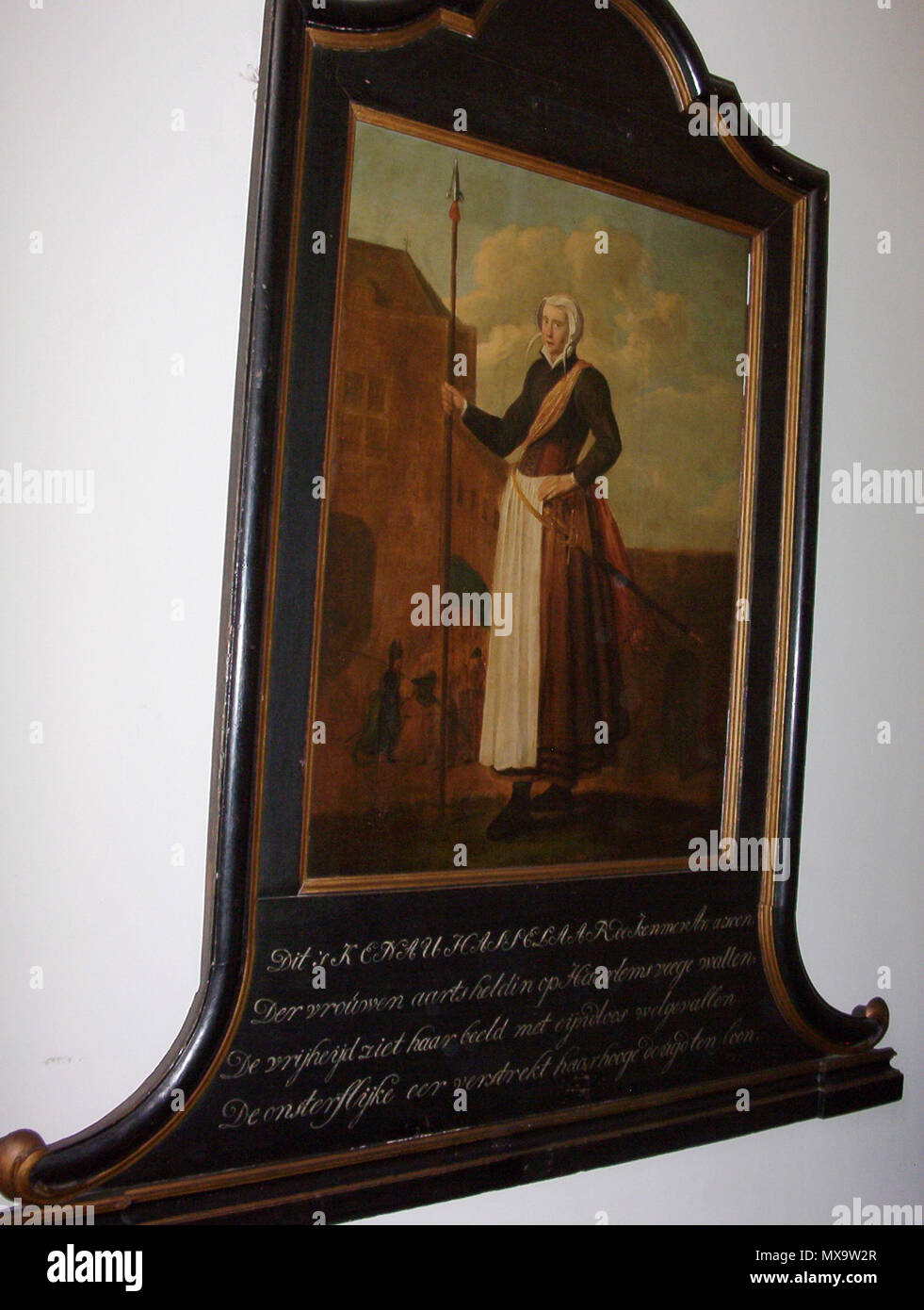 . Nederlands: Historiserend portret van Kenau Simonsdr. Hasselaer. Vroeger heeft dit schilderij in de'Kenauzaal "van de Kloverniersdoelen gehangen. De Text onder Het schilderij luidt: 'DEs kenau Hasselaar, de kenmeramazoon Der aartsheldin vrouwen op Haarlems veege wallen De vrijheijd ziet 5,2Km Beeld des Afrikaans met ijndloos onsterflijke welgevallen De eer verstrekt 5,2Km hooge deugd ten loon.". 17. Jahrhundert 339 Kenau hasselaar stadhuis Haarlem Stockfoto