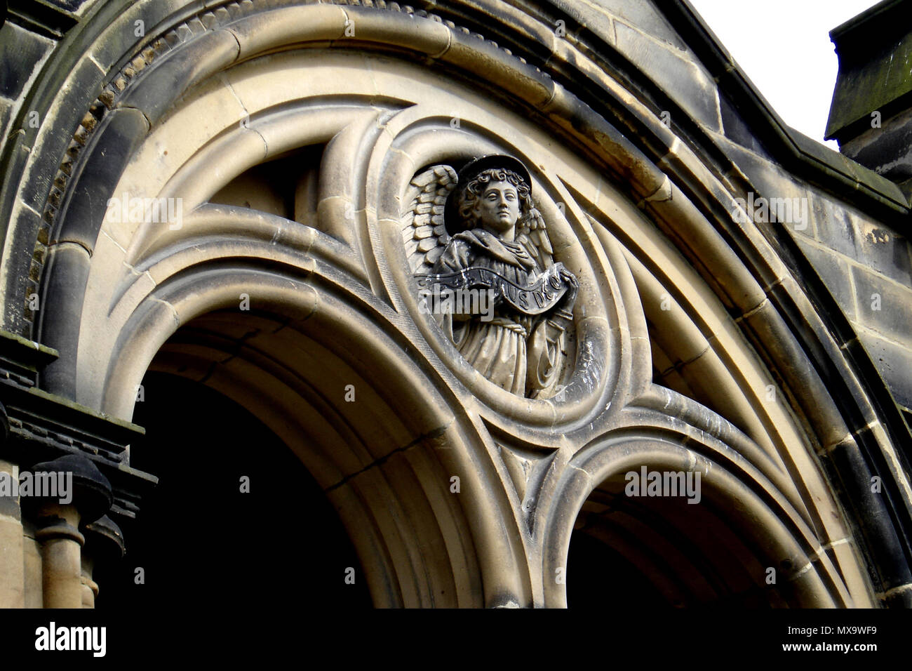 Ein Engel Carving über dem Eingang der ehemaligen methodistischen Kirche, Brunswick Brunswick Street, Whitby, North Yorkshire (gebaut 1891 zu einem Preis von £ 5,698 Stockfoto