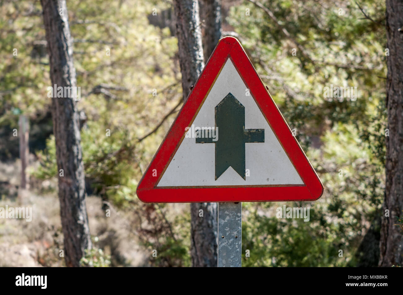 Schnittpunkt mit Priorität spanish, Land, Straße Stockfoto