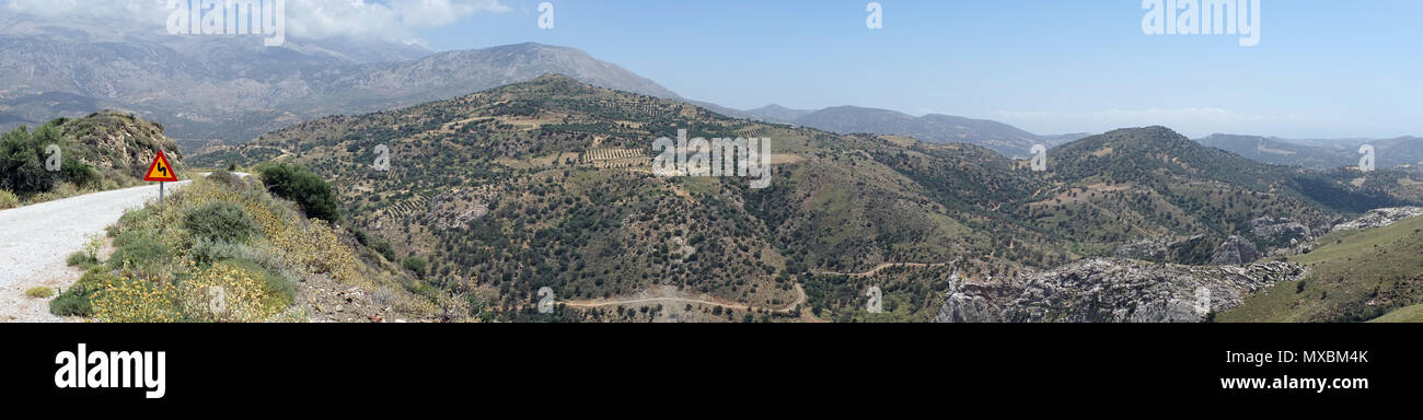 Straße in die Berge der Insel Kreta, Griechenland Stockfoto