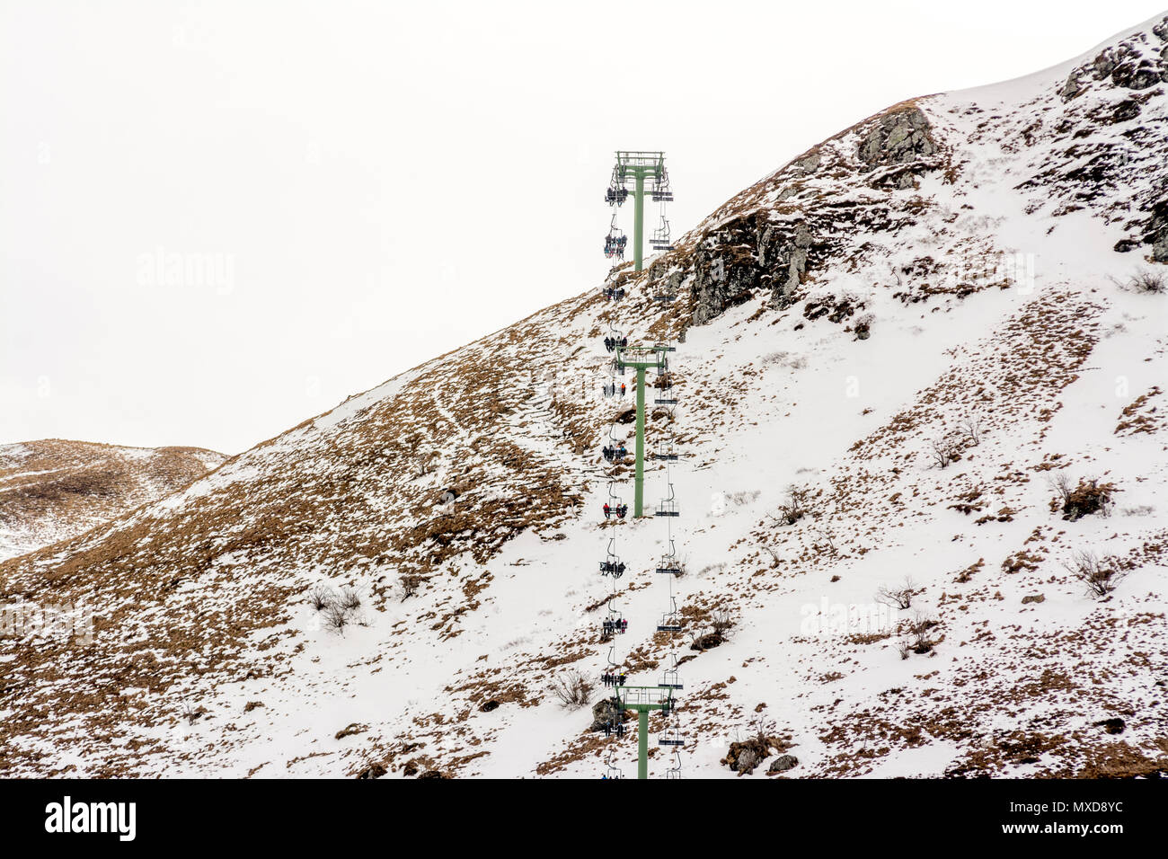 Sessellifte. Le Mont Dore Ski Resort, Auvergne, Frankreich
