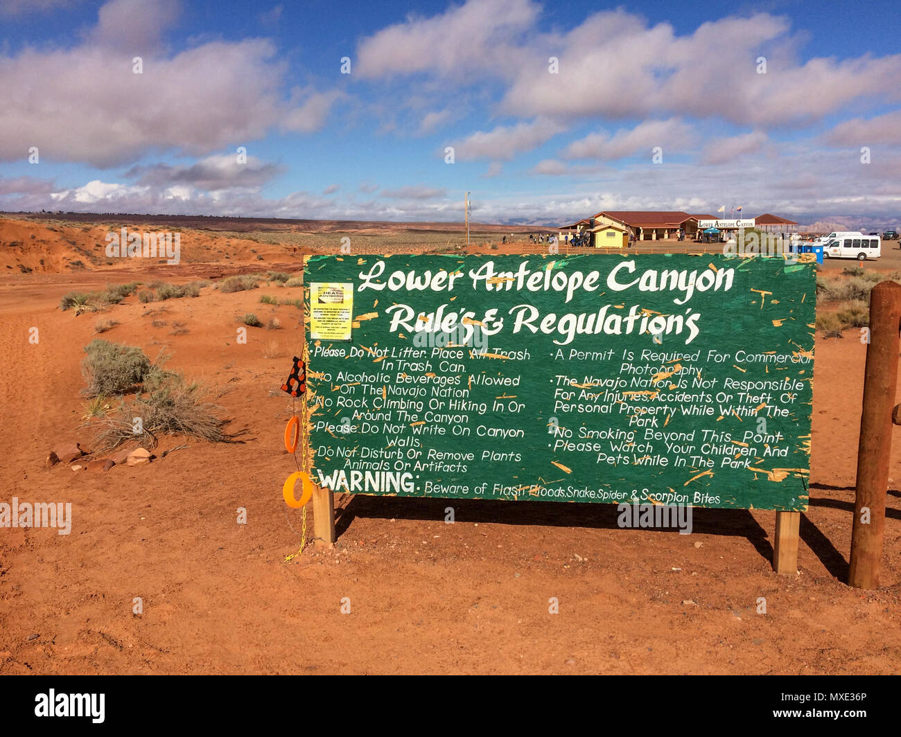 Page, AZ, USA - 25. Oktober 2016: "Regeln und Vorschriften"-Schild an der Lower Antelope Canyon in der Nähe von Page, Arizona Stockfoto