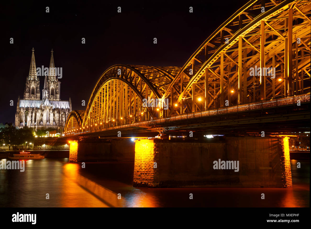 Mittlere rheinbrücke -Fotos und -Bildmaterial in hoher Auflösung – Alamy